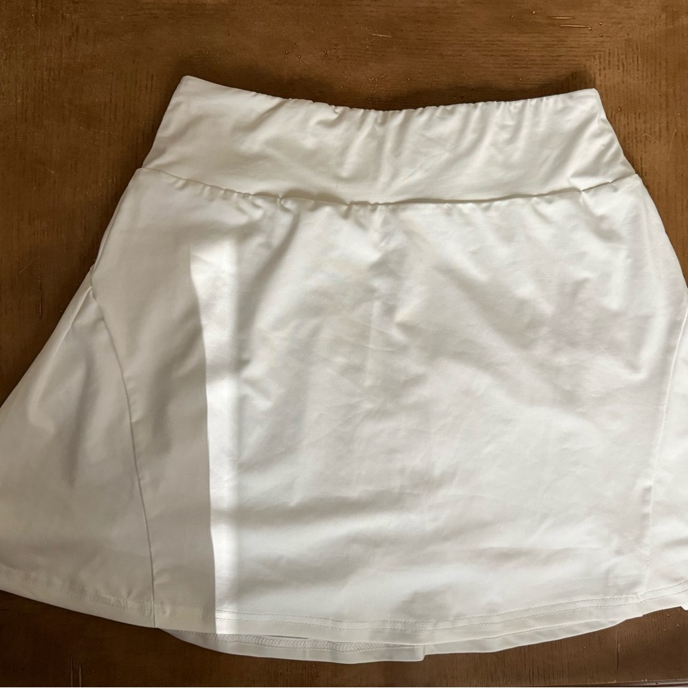 White Yidartin Athletic Skirt/Shorts.
